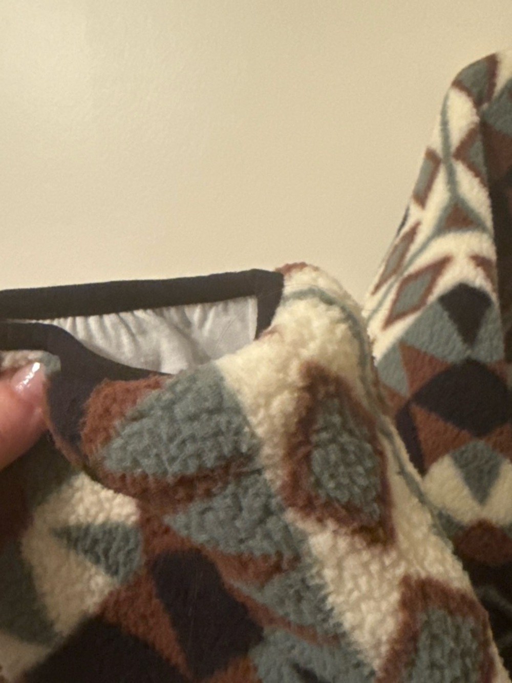 Wrangler Geometric Fleece Pullover - Picture 4 of 6